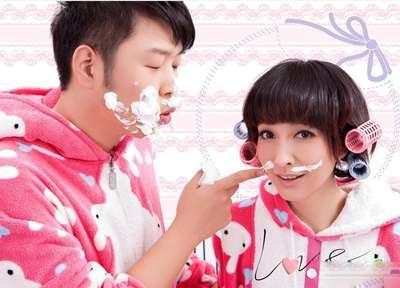 吴昕和海涛最新照片,海涛帮吴昕配衣服