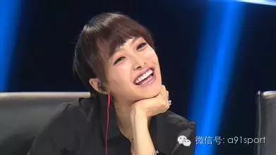 看这群男人是如何把xiong撑大的！