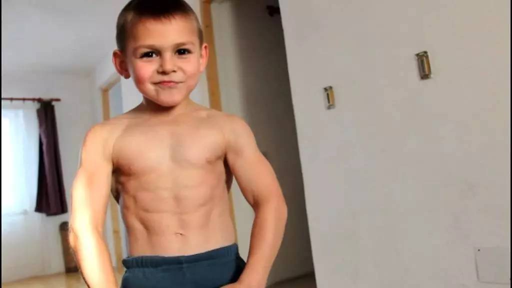 数一数那些肌肉块儿比你还大的熊孩子们！