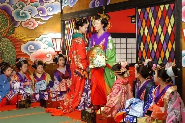 视觉盛宴体验爱丽丝梦游仙境,爱丽丝梦游仙境一个美丽的画面