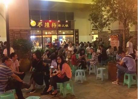 怪眉日眼！重庆街头让人笑得肚儿痛的奇葩店名