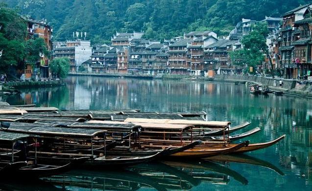 终于，沉睡已久的“巨人”黄冈醒来了