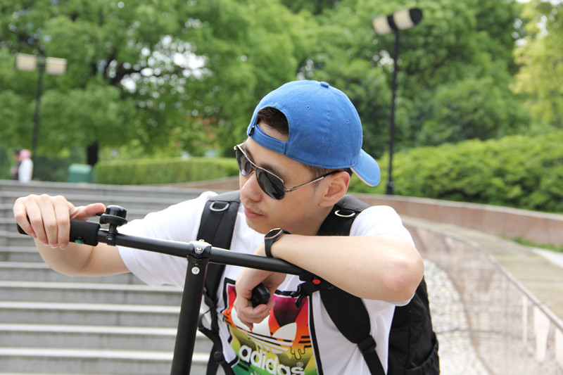 站着开车也很酷即酷立行电动车全体验