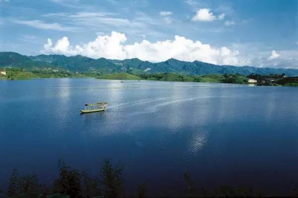 四川哪里有冷门又好玩的地方,四川最漂亮十大湖