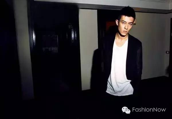 他的女朋友很多，但挚爱一直没变过