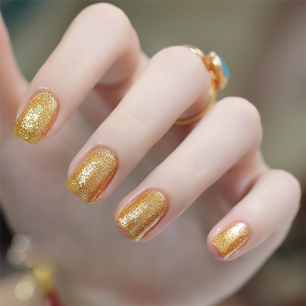 指甲油颜色怎么搭配好看女,指甲油怎样搭配颜色最好看