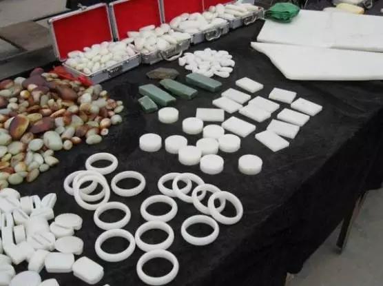 和田玉竟被俄罗斯人铺地砖？！