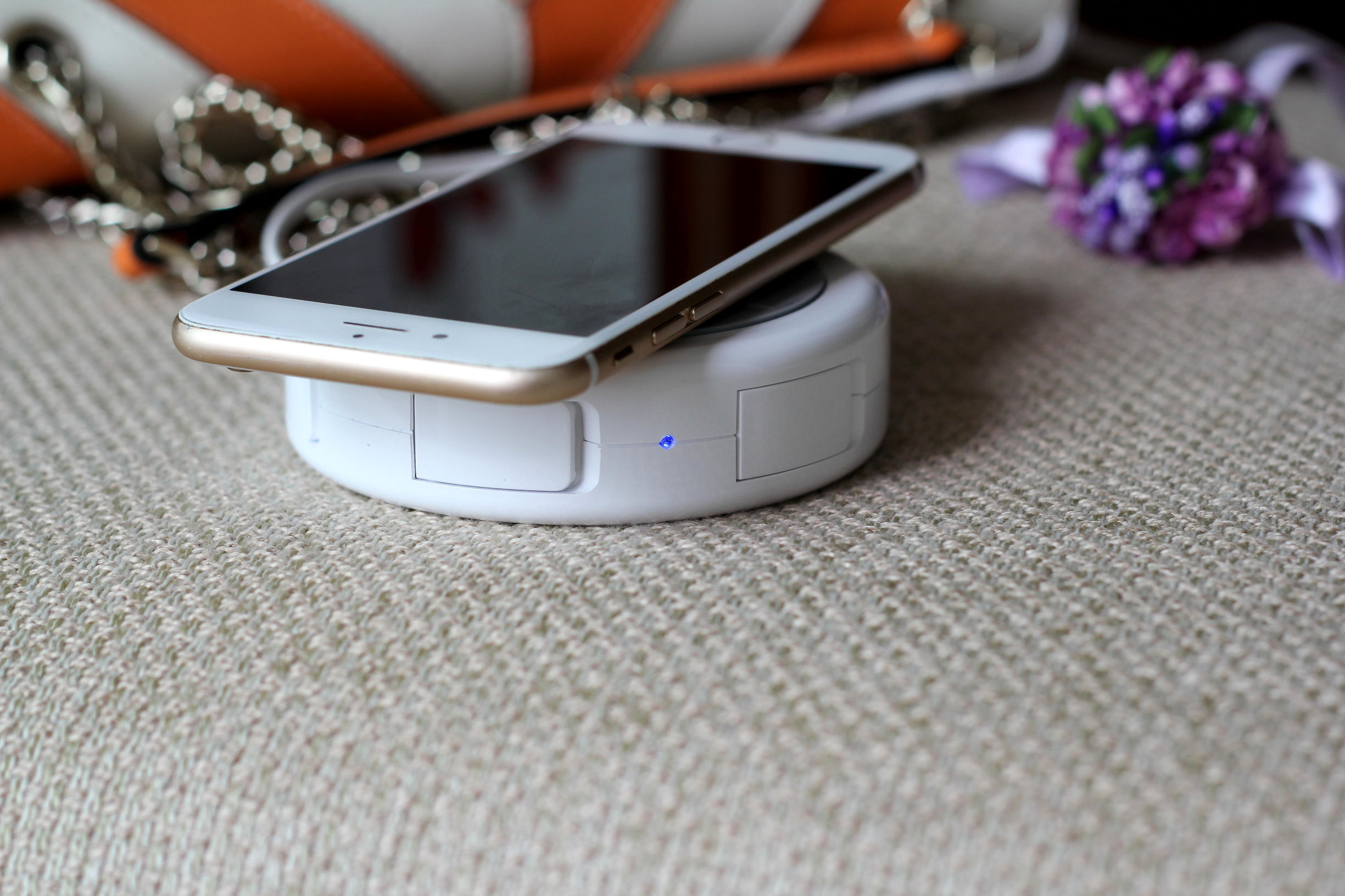 妹子的粉饼盒能变身为无线充电器？耐尔金隐士让你不得不服