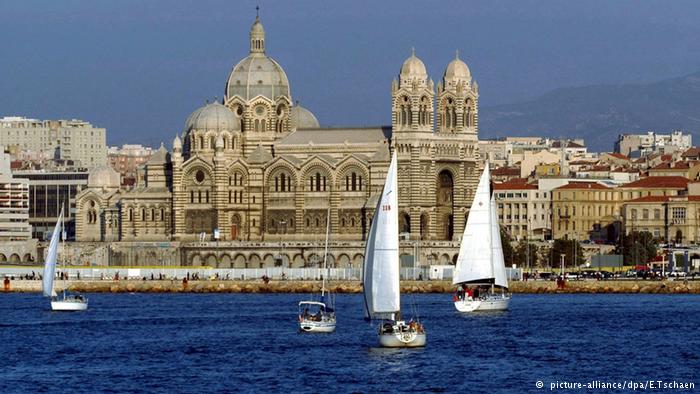 2016欧洲杯首发阵容,2016欧洲杯第一场球赛谁开球