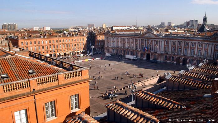 2016欧洲杯首发阵容,2016欧洲杯第一场球赛谁开球