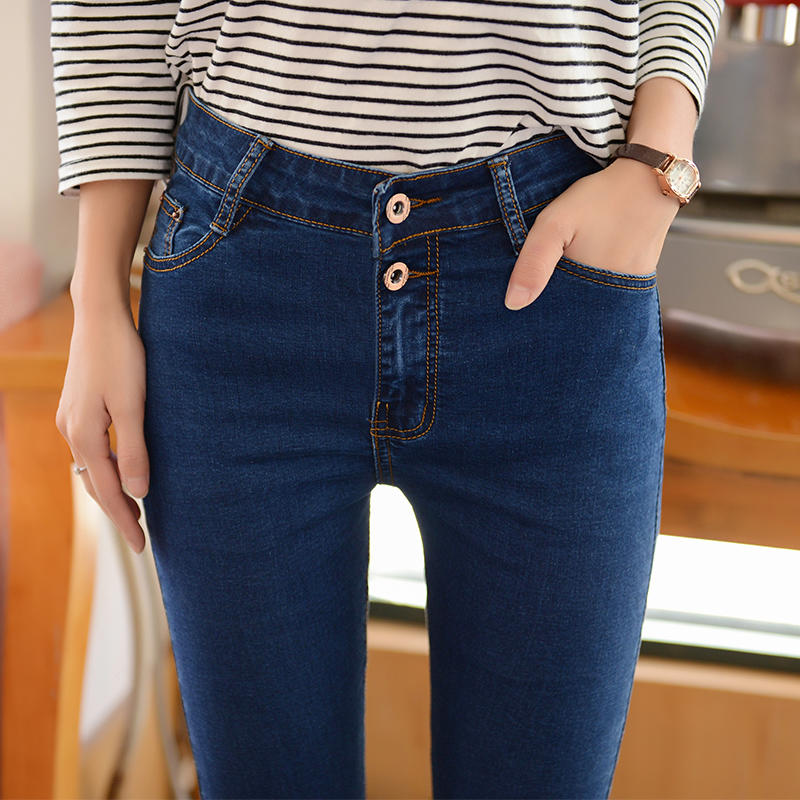 牛仔裤最新款百搭,牛仔裤永不过时的经典