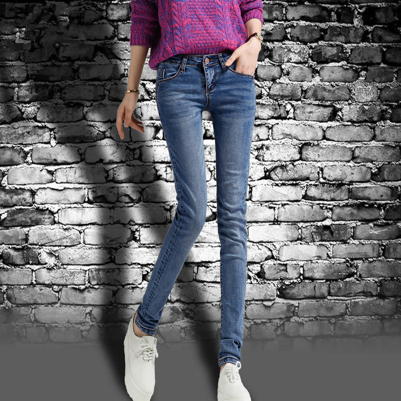 牛仔裤最新款百搭,牛仔裤永不过时的经典