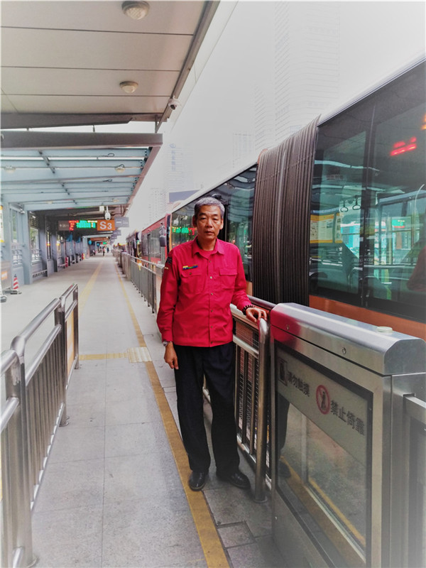 广州交通“老男孩”们的“足球梦”