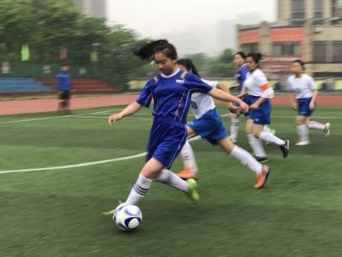 铿锵玫瑰中国女足夺冠献歌,女足铿锵玫瑰黄金一代