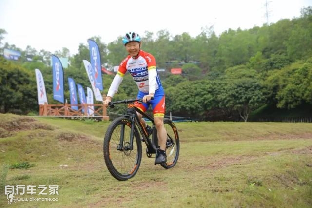 良驹赠英雄——喜德盛向越战老兵赠送山地车