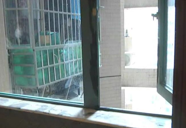 护窗没装上6岁男童清晨从16楼坠亡,孩子从28楼坠亡妈妈崩溃自责