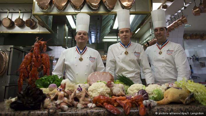 2016欧洲杯首发阵容,2016欧洲杯第一场球赛谁开球