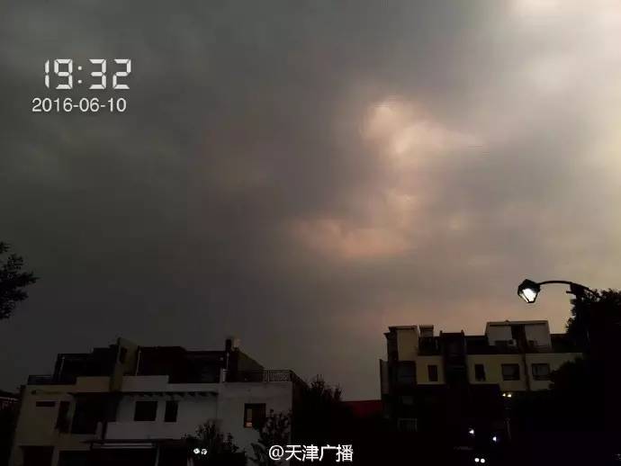 天津大雨下冰雹,天津大雨冰雹齐来袭