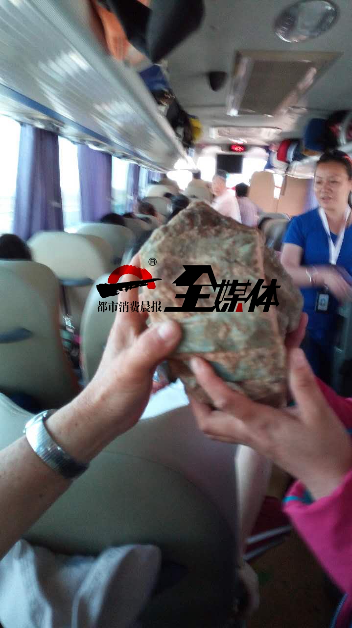 *疆新**这个地方遍地宝石，海蓝、碧玺、石榴石、绿柱石可劲儿捡