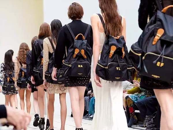 杨幂小糯米买包包,杨幂小宋佳