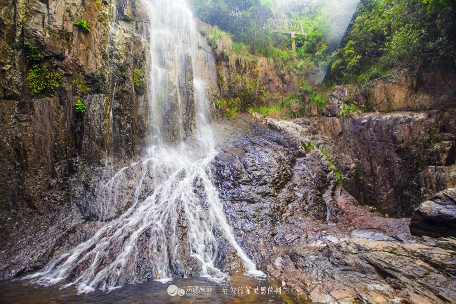 云顶景区瀑布,云顶山峡谷七彩瀑布