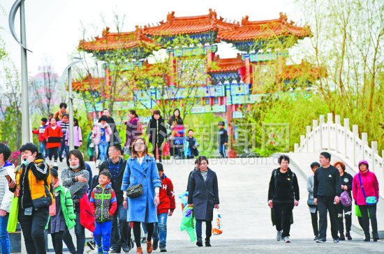 南湖景点游人爆棚,南湖游客接待人数