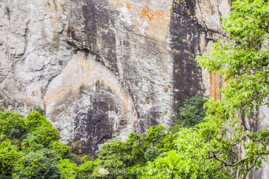 云顶景区瀑布,云顶山峡谷七彩瀑布