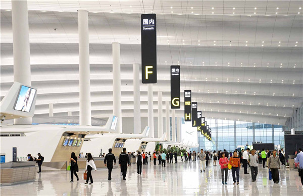 首航乘客,机场t2航站楼正式启用