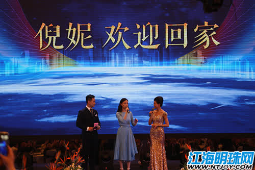 倪妮现身女神范十足,倪妮出席品牌大秀