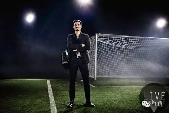 瓒崇悆鍜垖瑙嗛,瓒崇悆鍘熷湴鑸旂悆