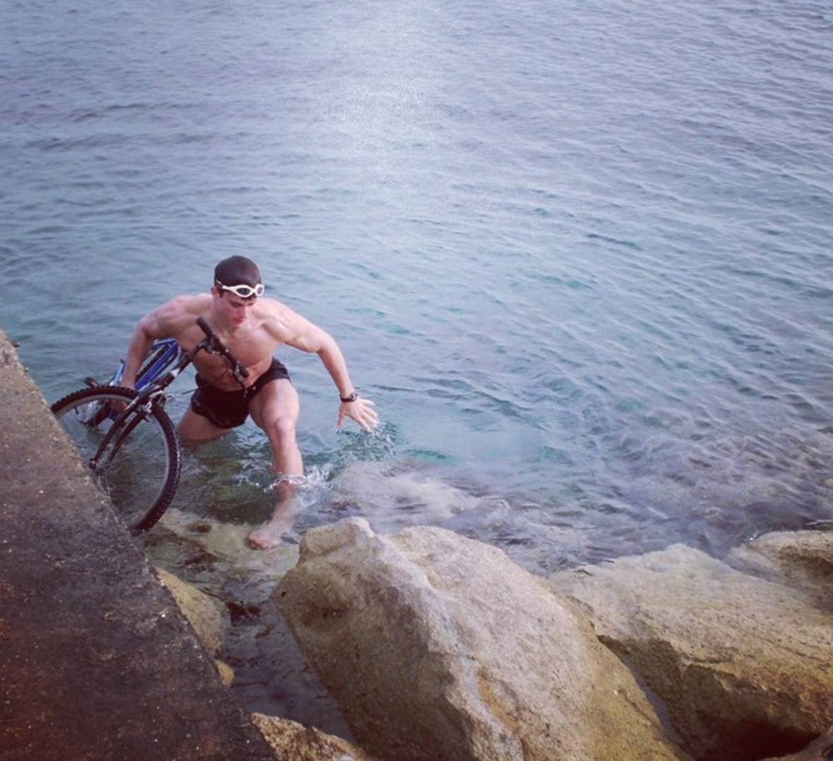 六岁被阿玛尼钦点为*用御**模特，他独家的身材秘笈