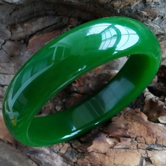 和田玉手镯常见的以假乱真把戏。