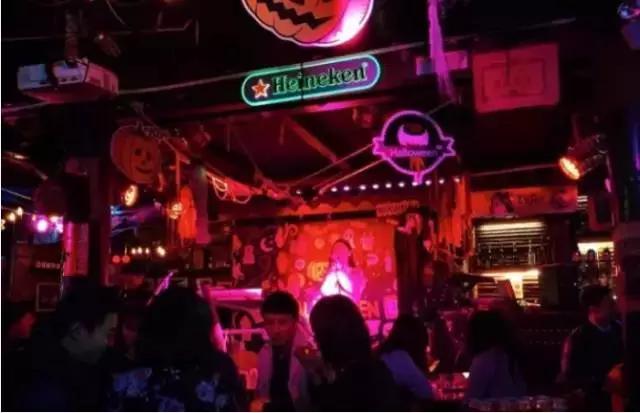 看球喝酒的酒馆,看球喝酒中大奖