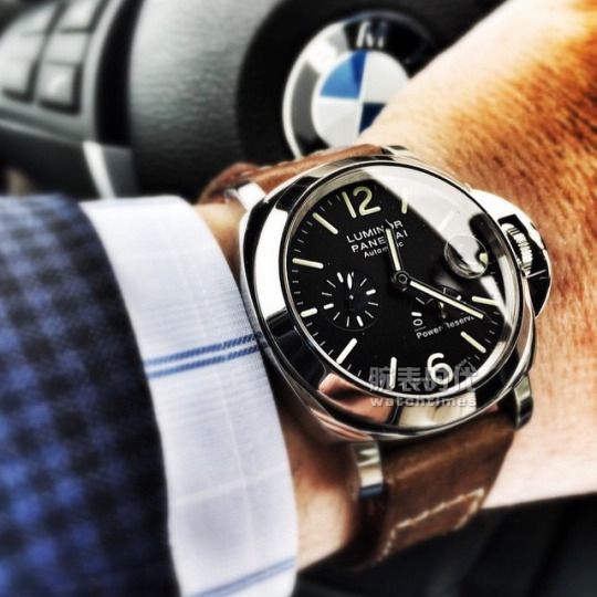 这波逼装的可以，要不戴表干嘛