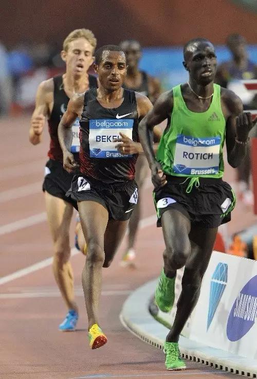 选鞋不当危害,适合内翻外翻的跑鞋