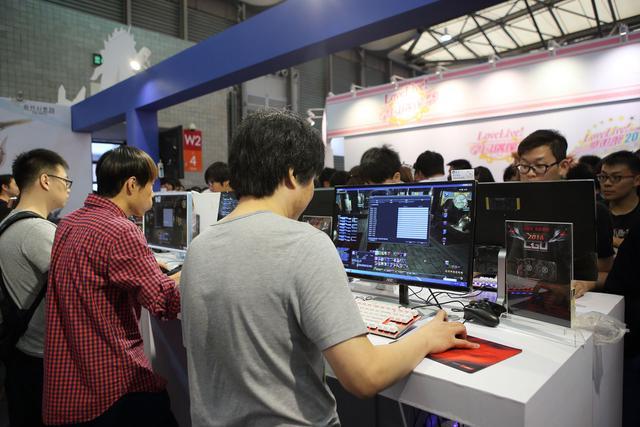 魔都同人祭CP18，萌妹纸热捧富勒SM681R