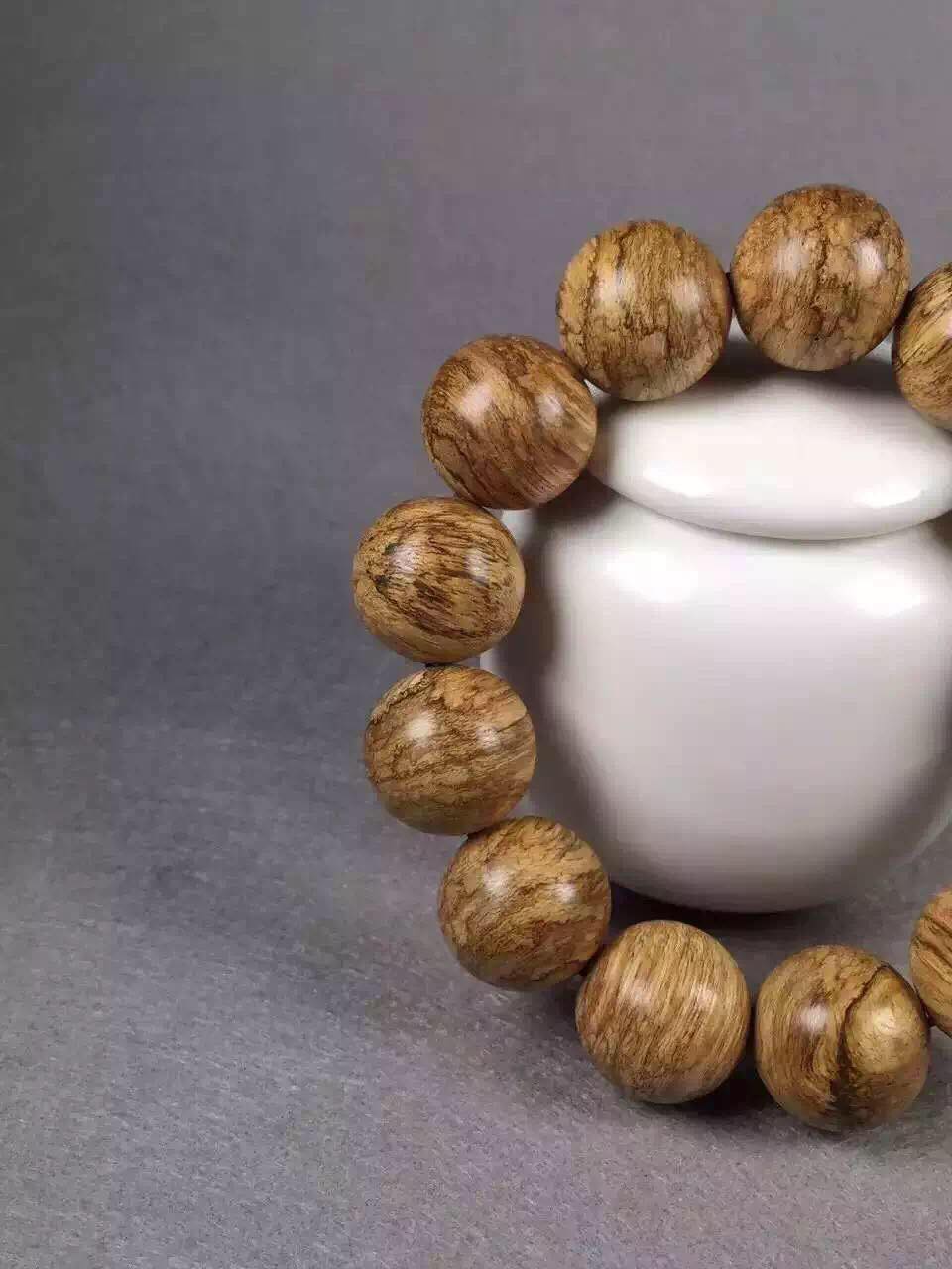 沉香手串掉色了怎么保养,沉香琥珀木手串的保养