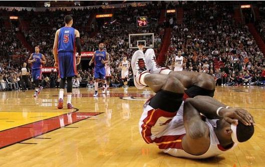 nba第一假摔高手瓦莱乔,勇士瓦莱乔詹姆斯