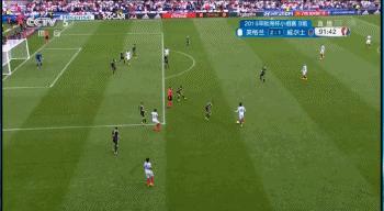 莱万抢点破门拜仁1-0领先,莱万抢点巧射破门拜仁1-0领先