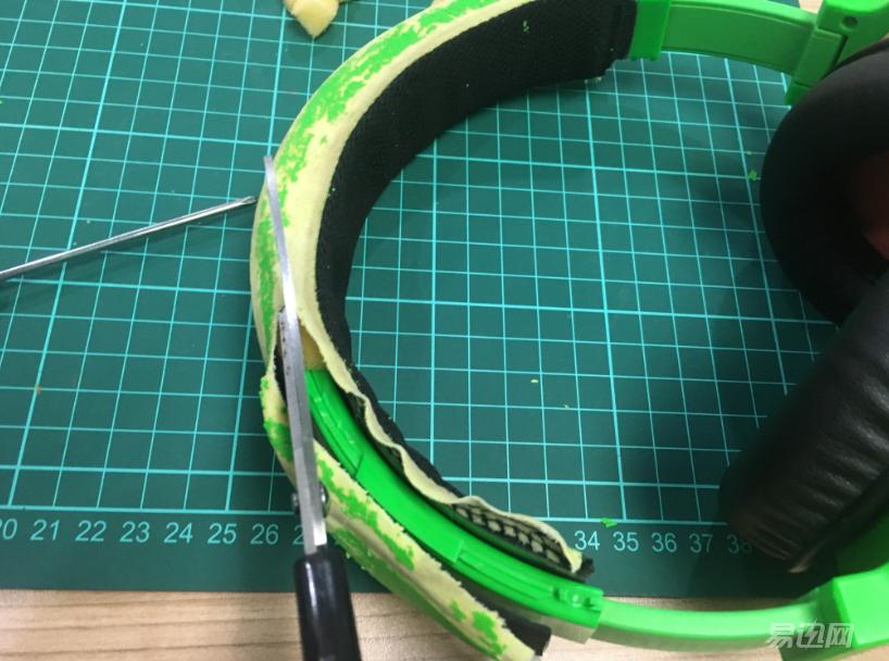 耳机外面的橡胶套烂了修复,耳机套烂了怎么换