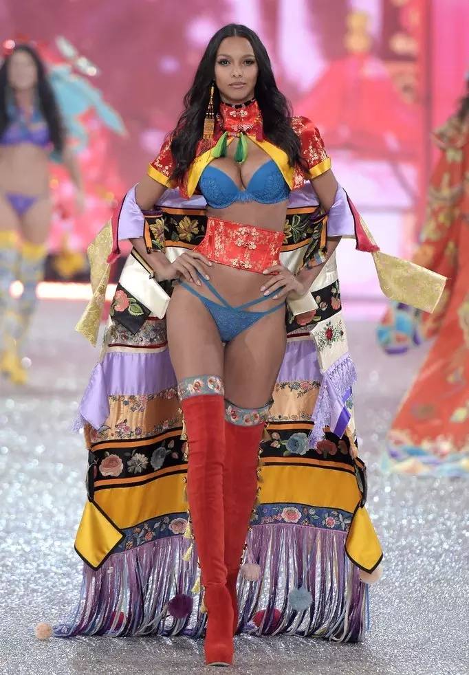 维密秀最震撼的一场俄罗斯超模,2017维密时尚秀现场美照