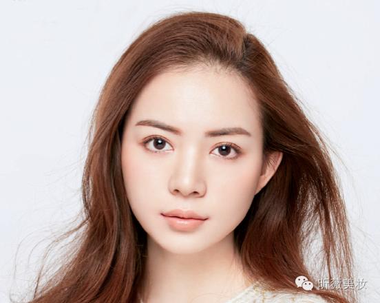 裸色系眼影棒,一盘眼影可以搞定全脸妆容推荐