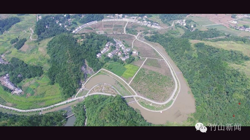 哈了哇，坐在云端往下看，这竟然是竹山啊！