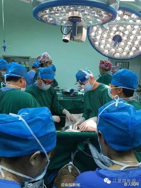 女子被塞进后备箱后续,女子遭男子强塞后备箱