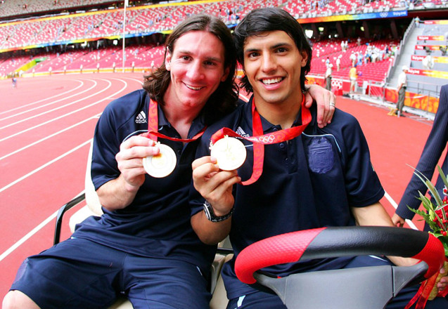 球王梅西夺冠纪念球,梅西的成长日记