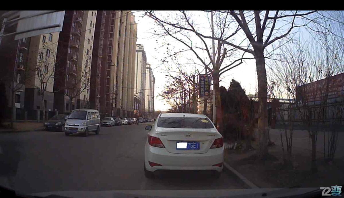 如何选购行车记录仪后视摄像头,如何选购行车记录仪呢