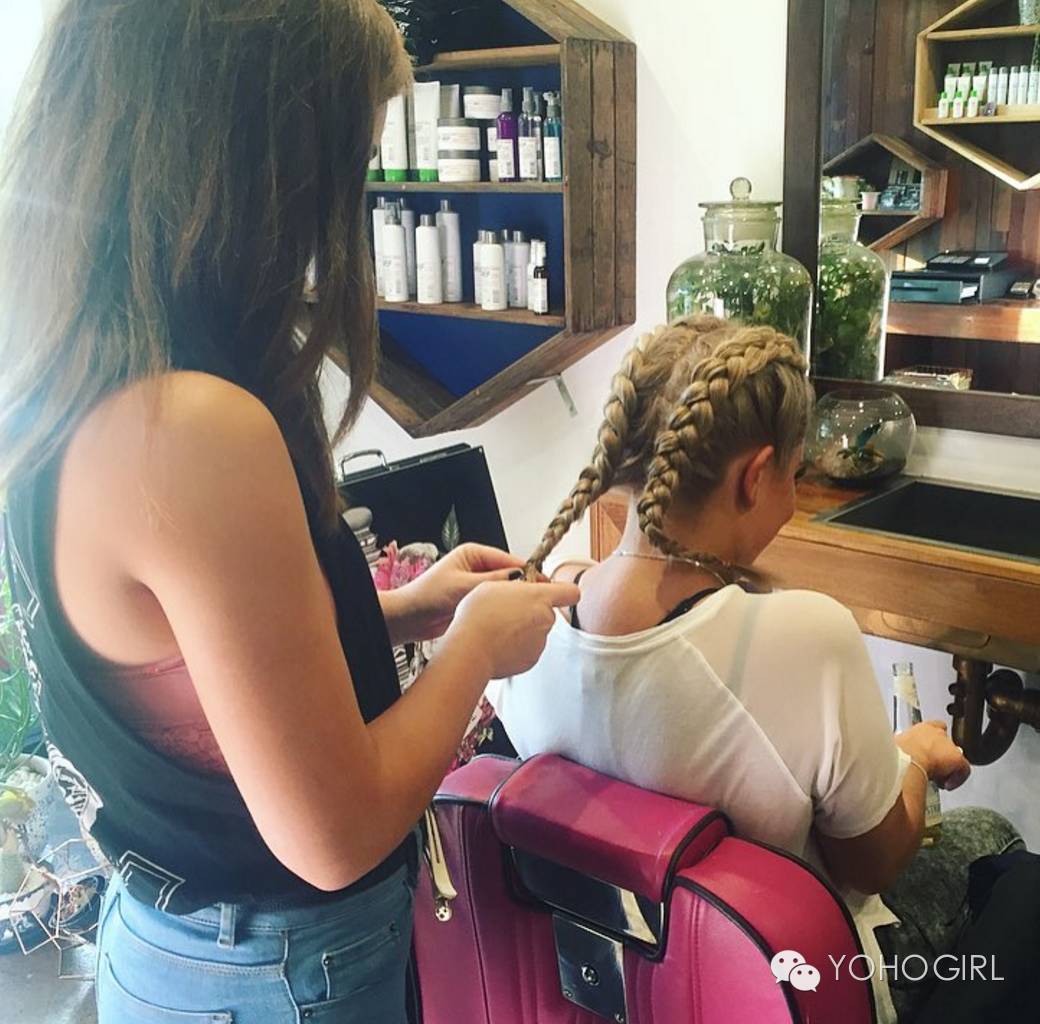 男生爱得要死的美式理发也是女生潮流，不过女生理发师更酷！