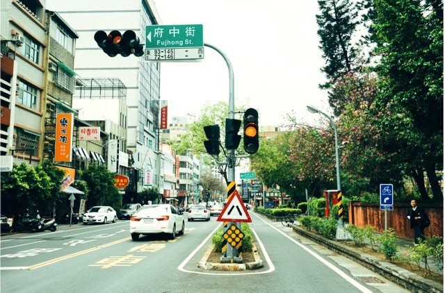 路牌带我抵达这里，而不是谷歌、百度、高德地图｜群分享