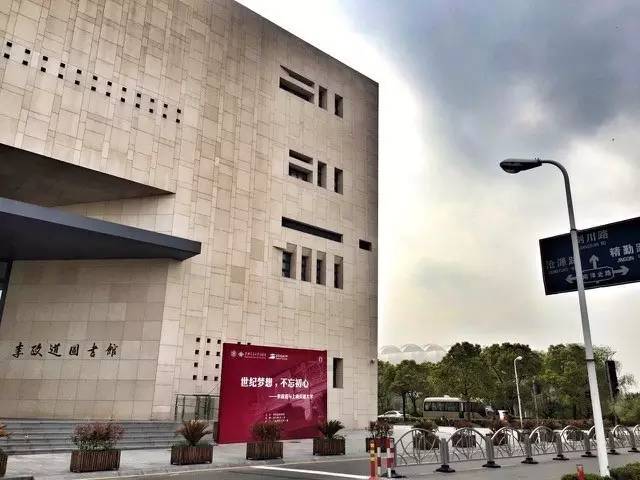 路牌带我抵达这里，而不是谷歌、百度、高德地图｜群分享