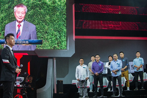 足球解说大会首播超燃,2022世界杯足球燃爆全场观众